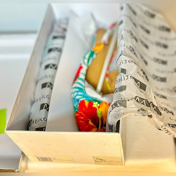 NWB Matiko Lori Sling-Back Shoes in Hawaiian Print, Pointed Toes, 6.5 US (37 EU) - Picture 10 of 13